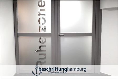 Milchglasfolie Krankenhaus mit Montage auf Glastüren und Fensterscheiben